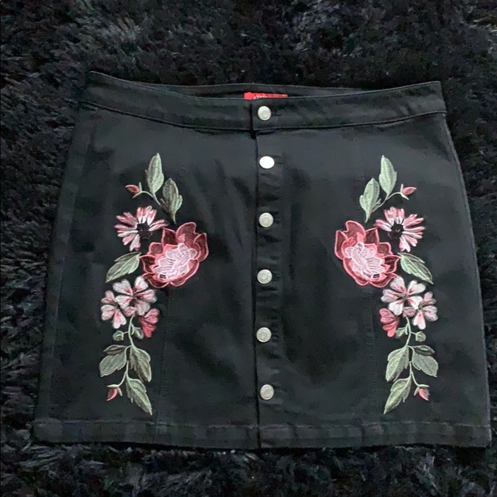 GUESS HIGH WAISTED SKIRT